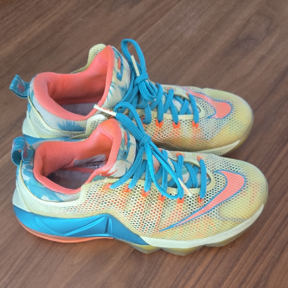 Mens Size 8 Nike LeBron Lime and Mango Runners